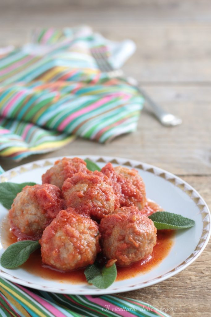 Almôndegas com molho de tomate