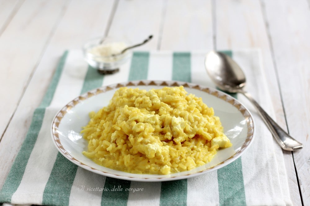 Risoto com cúrcuma e queijos