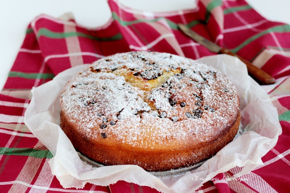Bolo de leite de amêndoas e gotas de chocolate