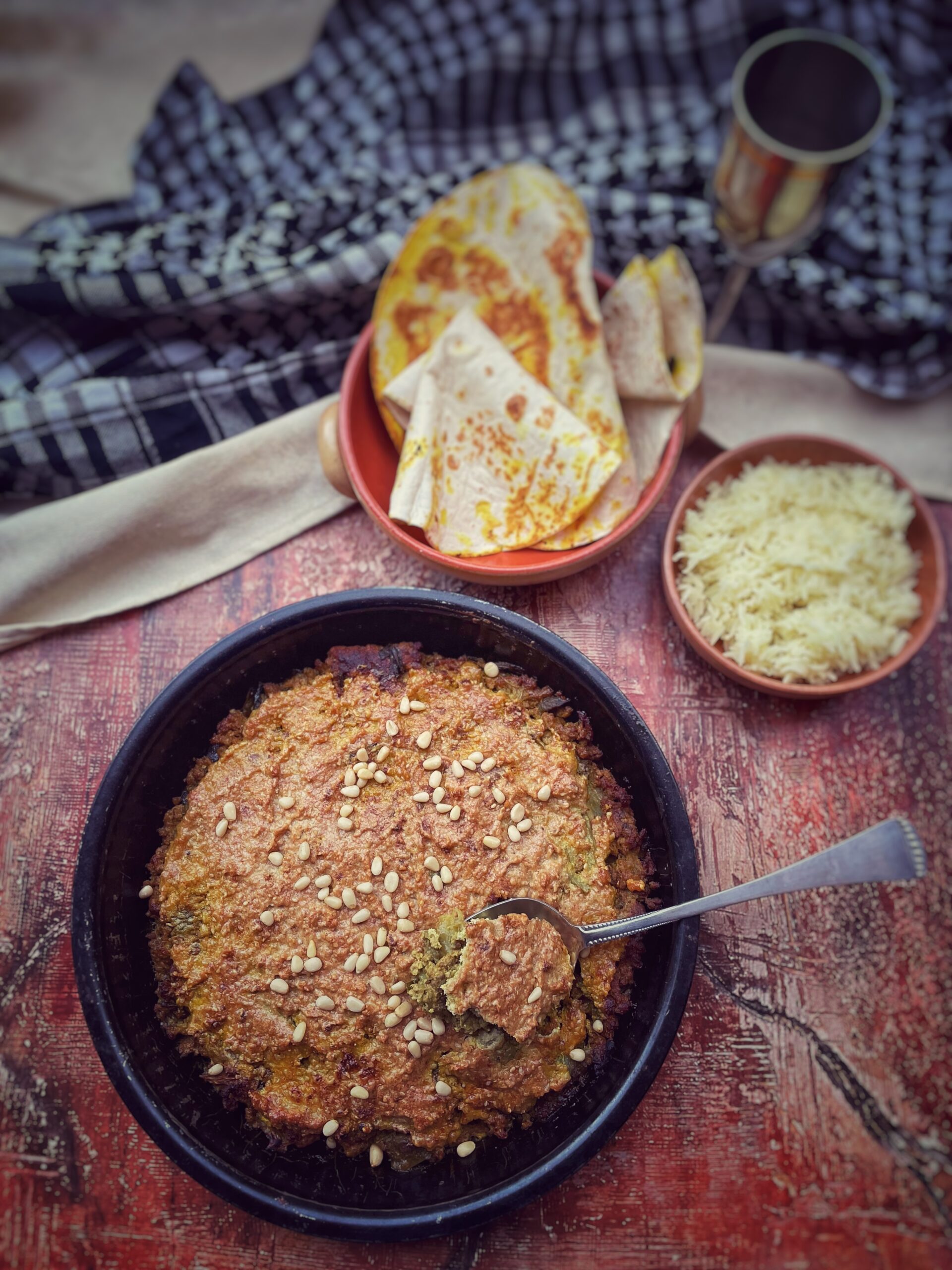 Siniya: caçarola de carne e tahina do Oriente Médio