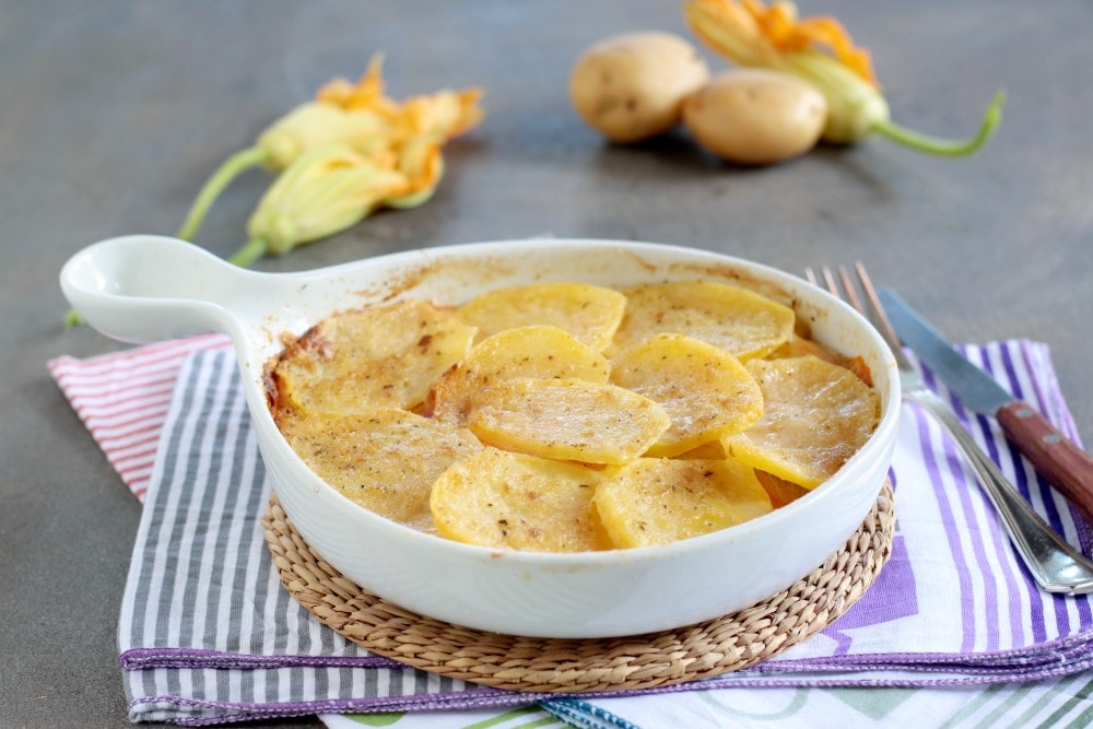Torta de batatas e flores de abóbora