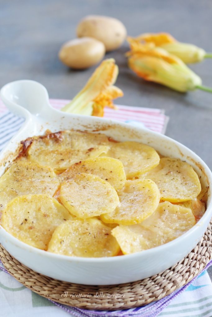 Torta de batatas e flores de abóbora