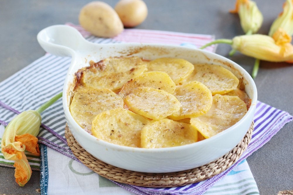 Torta de batatas e flores de abóbora