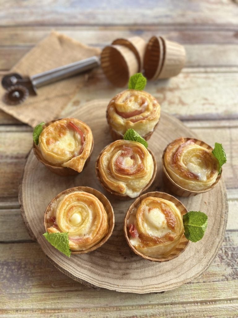 muffin de massa folhada com bacon e queijo