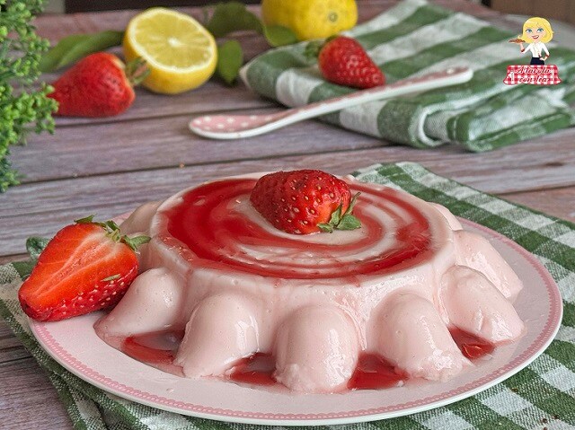 PANNA COTTA COM MORANGOS