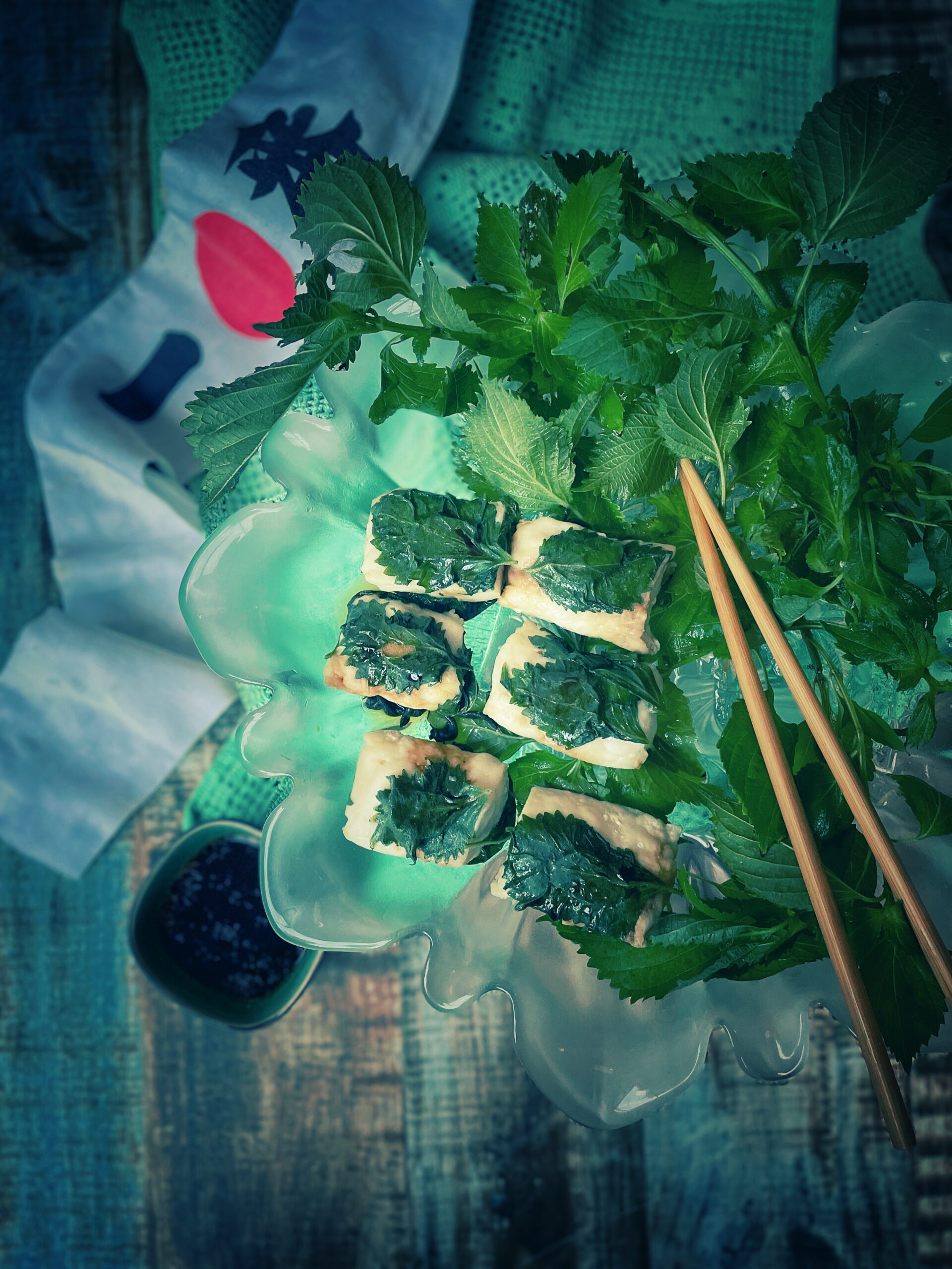 Peixe no vapor com shiso e algas