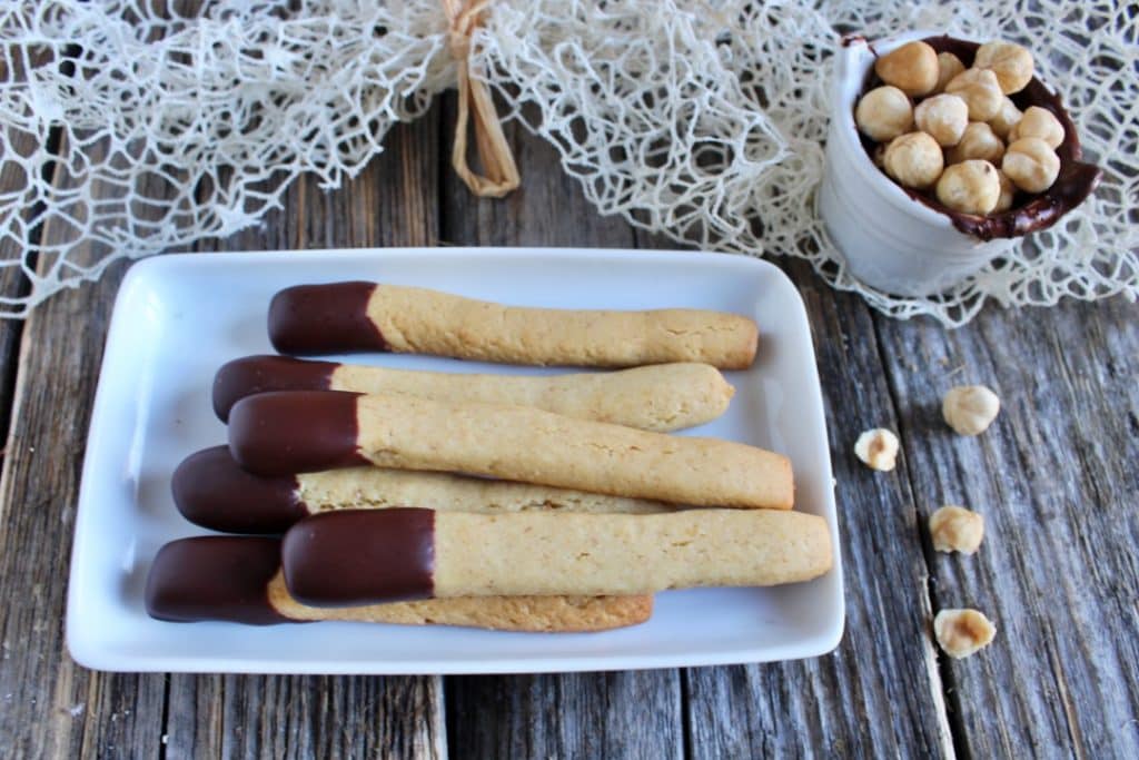 Biscoitos Palito com massa de avelã