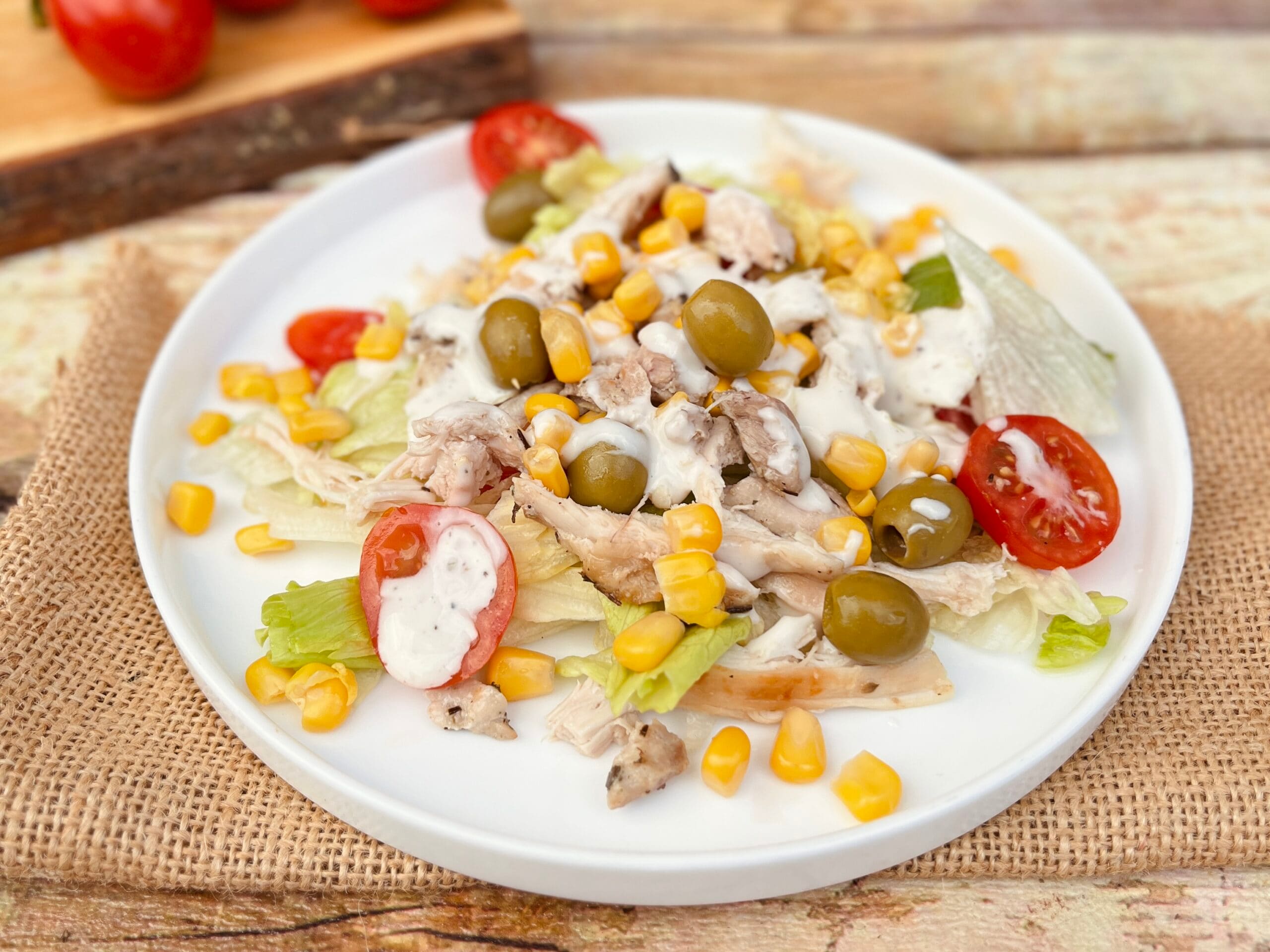 Salada de frango com molho de iogurte