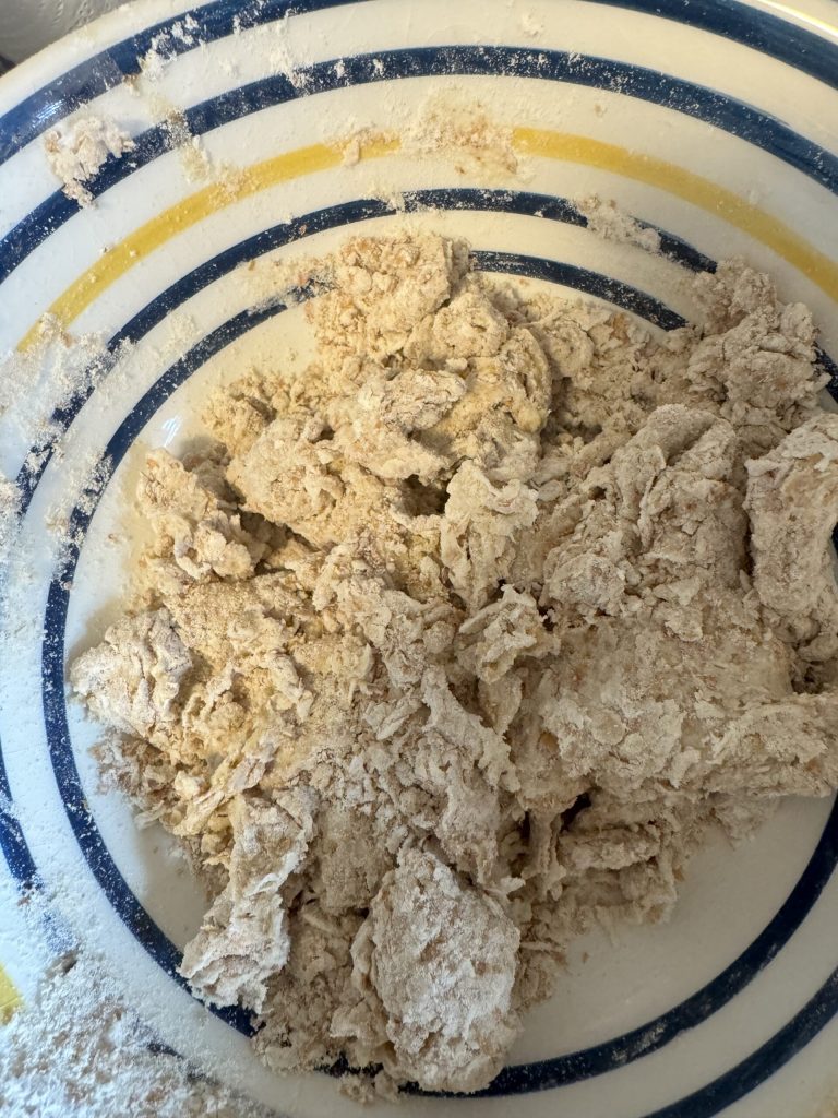 começar a amassar os malfatti integrais sem ovos
