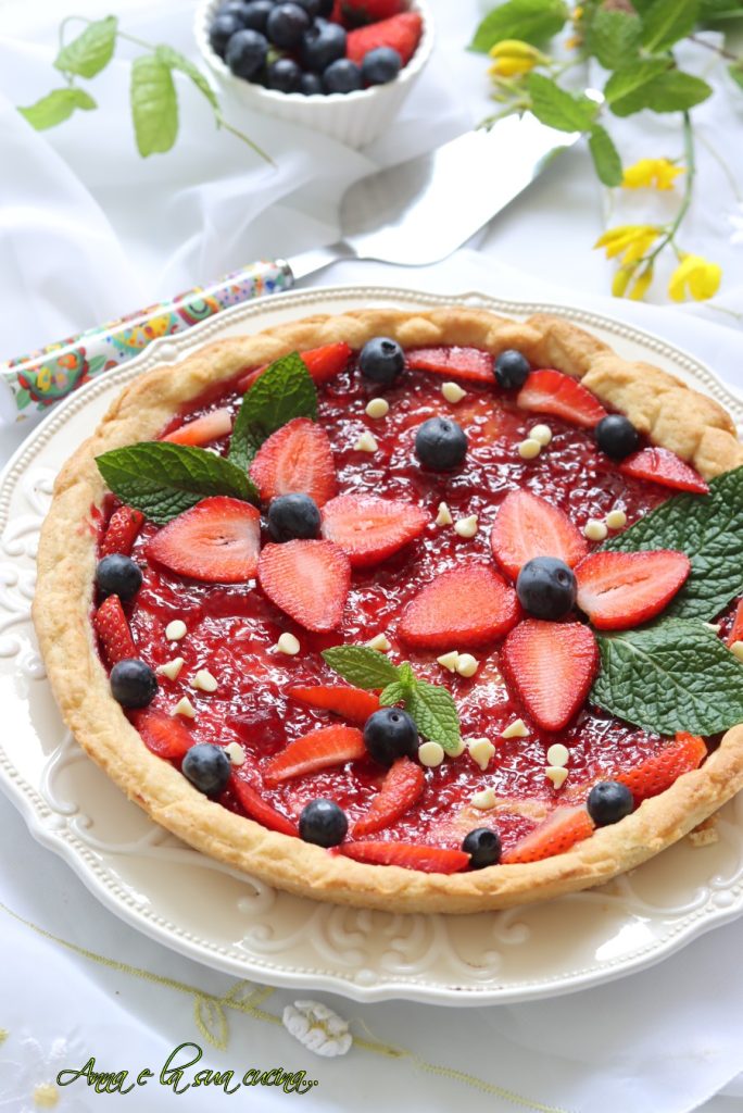 Torta com geleia de morangos e mirtilos
