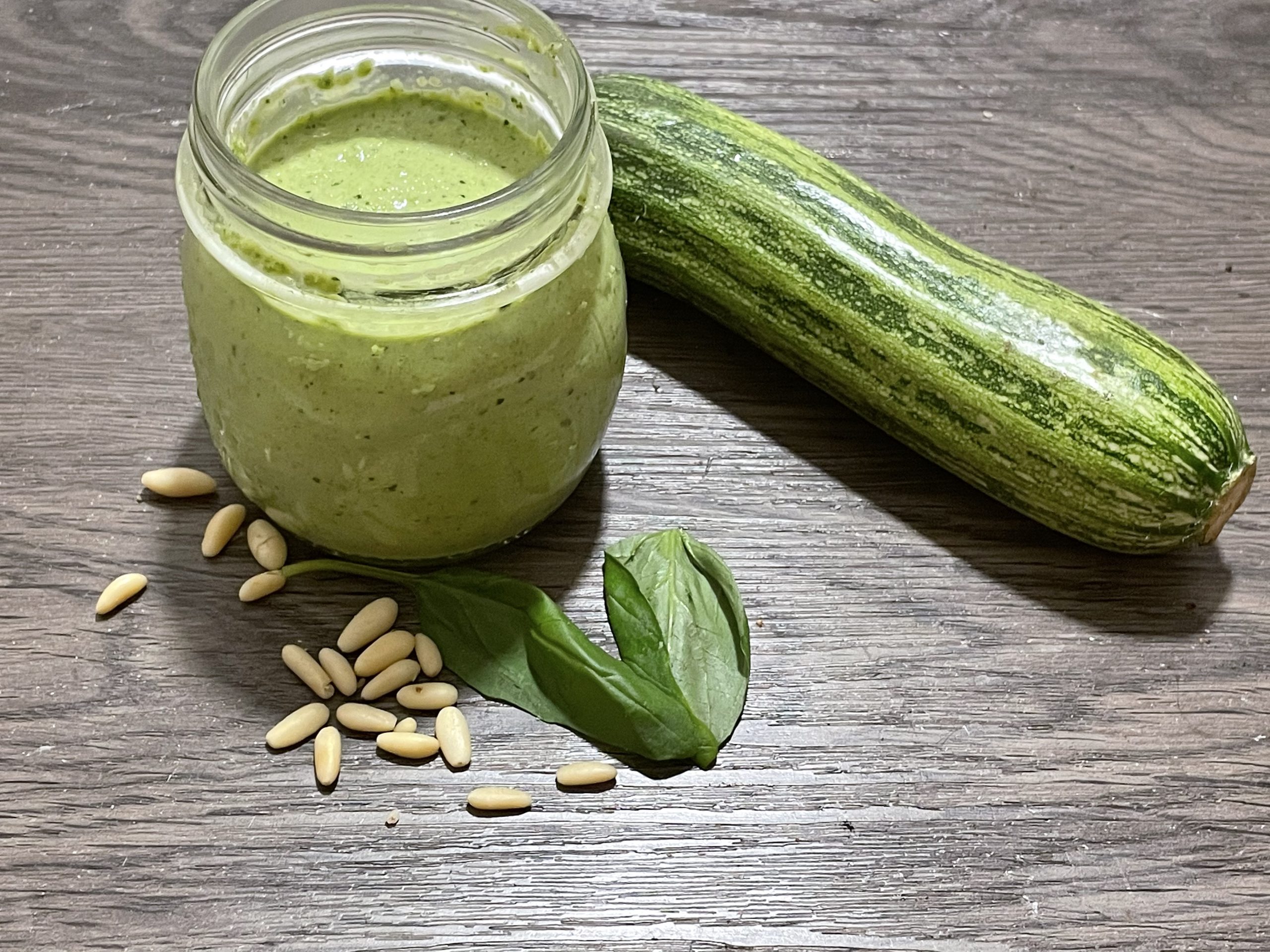 Pesto de abobrinha vegano