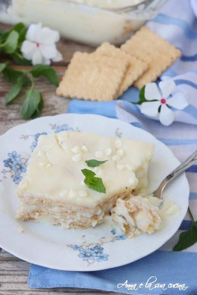 Doce com creme e biscoitos secos receita da vovó