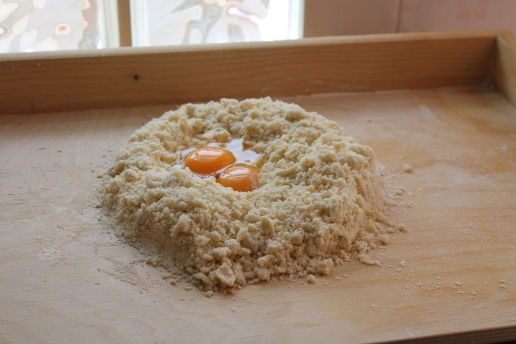 TORTA DE RICOTA E PEDAÇOS DE CHOCOLATE receita fácil