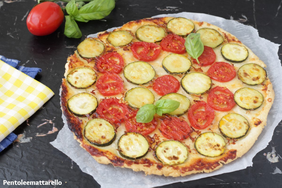 Torta salgada com abobrinhas e tomatinhos