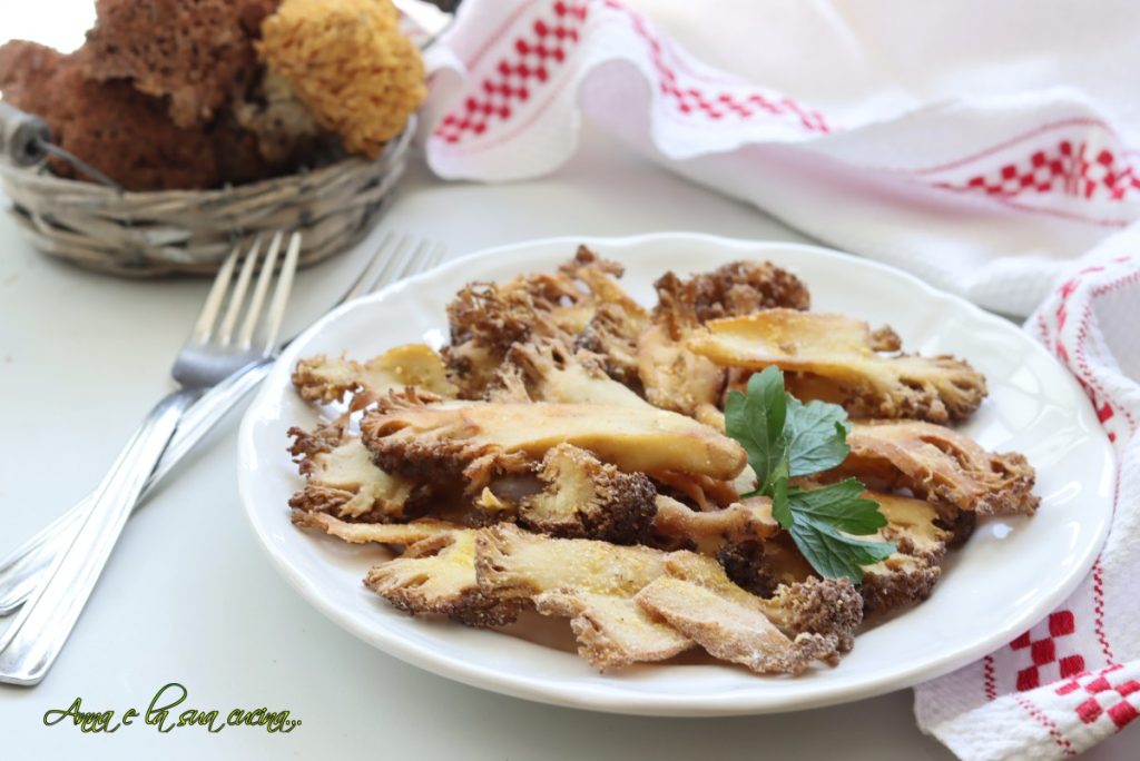 Cogumelos empanados e fritos