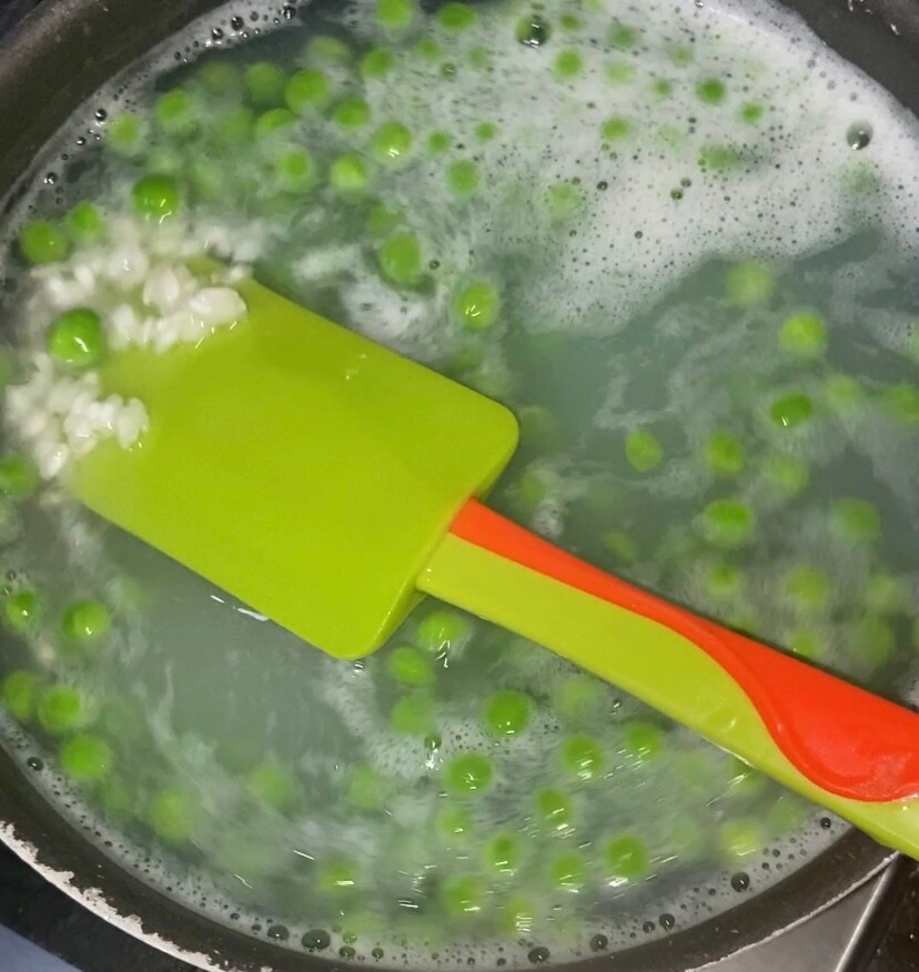 cozimento de arroz e ervilhas