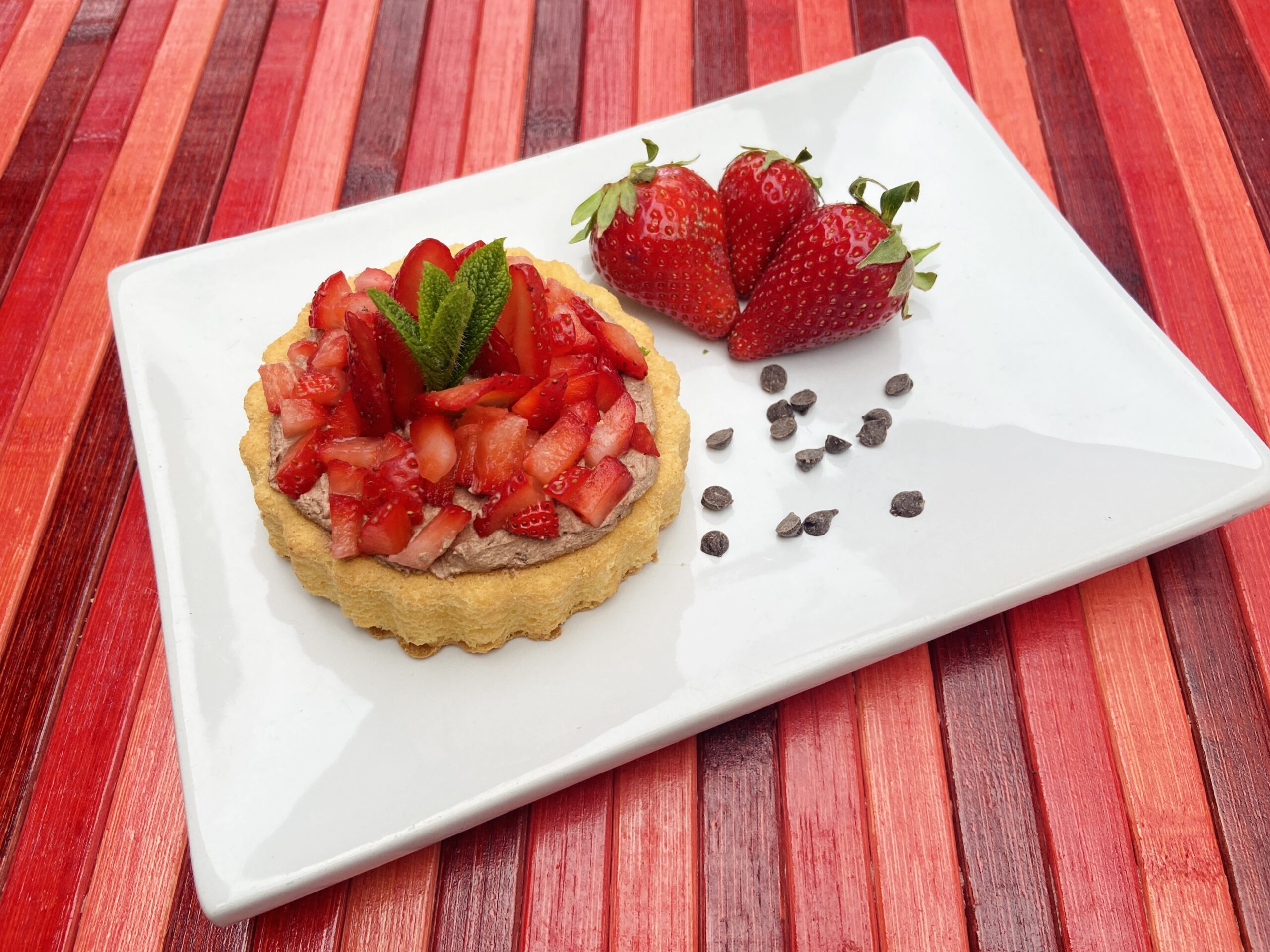 Tartes sem massa de morango e chocolate