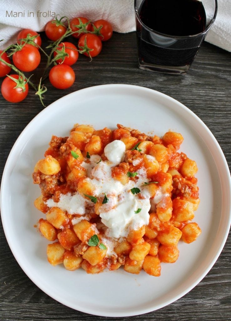 Nhoques com molho de Linguiça e Stracciatella