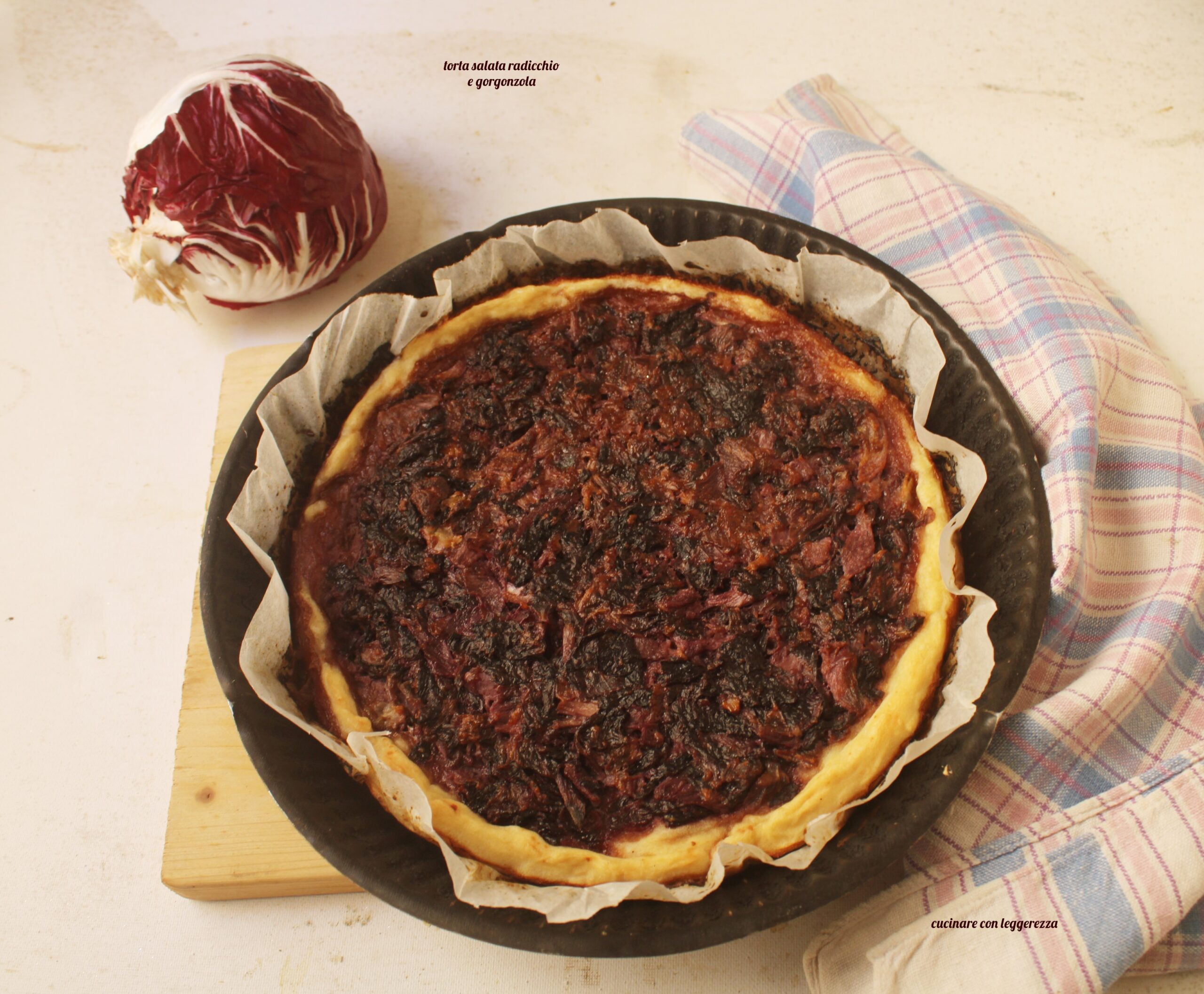 Torta salgada de radicchio e gorgonzola