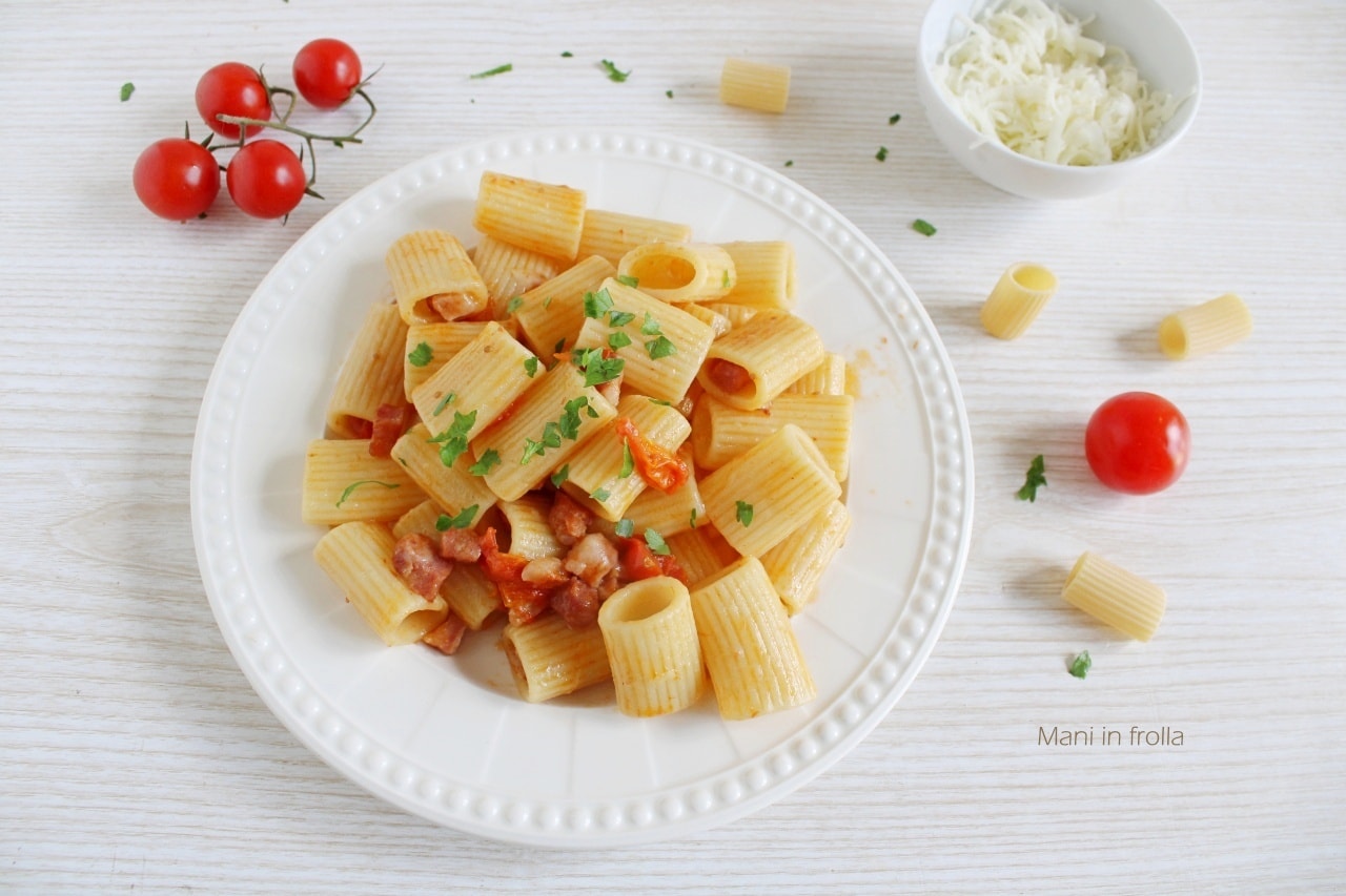 Massa com pancetta tomatinhos e scamorza