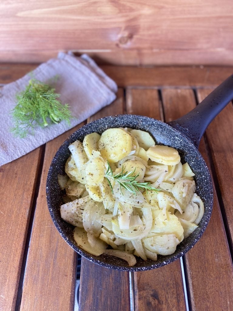 Erva-doce e batatas na frigideira