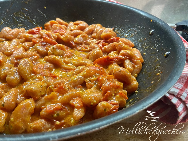 Macarrão super rápido com tomatinhos