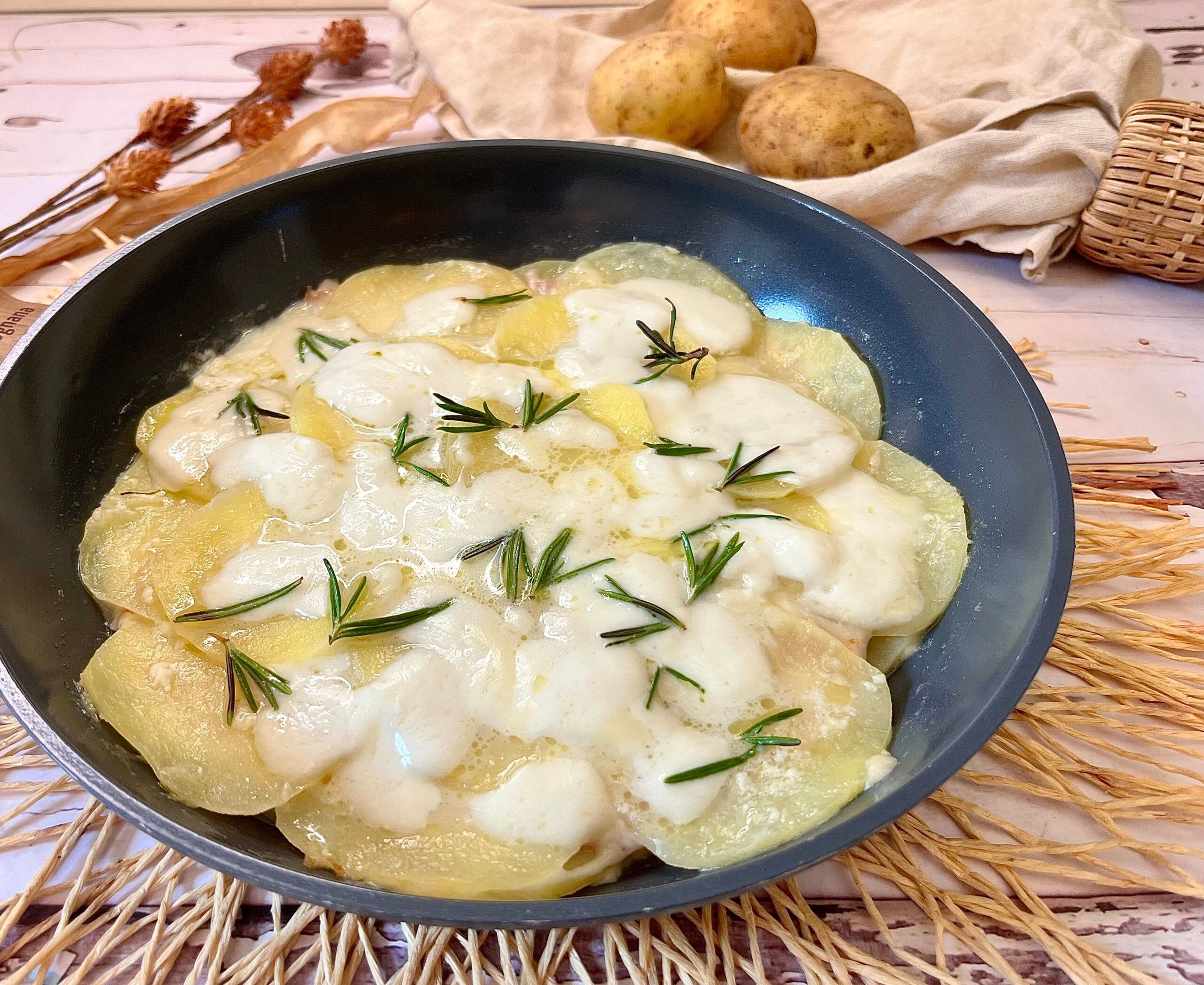 Parmigiana de batatas na frigideira