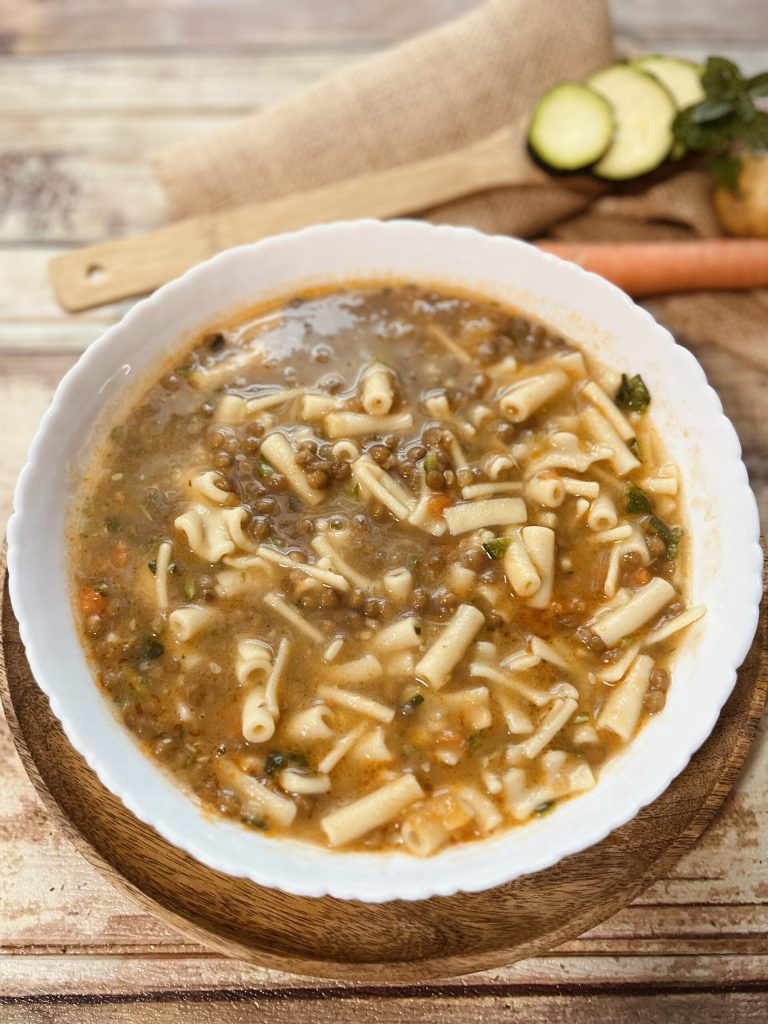 Sopa rústica com lentilhas