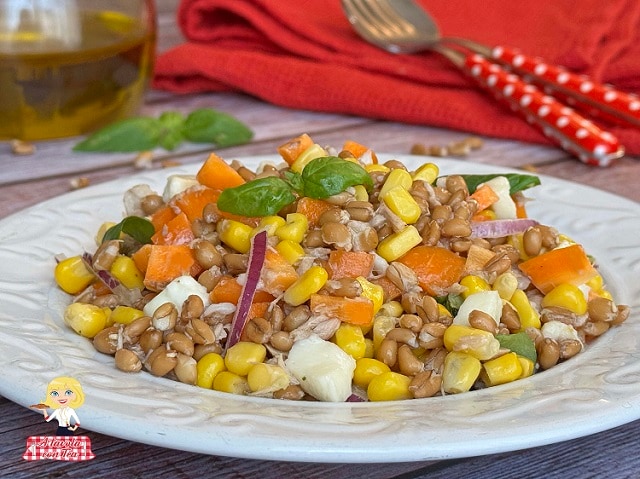 SALADA DE FARRO COM ATUM