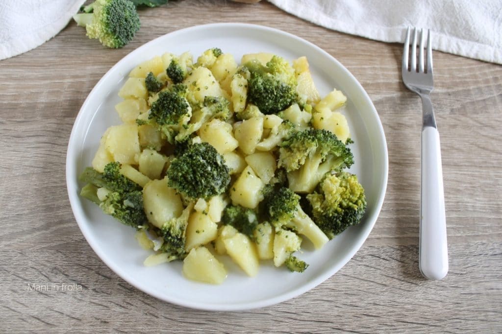 Brócolis e batatas na frigideira