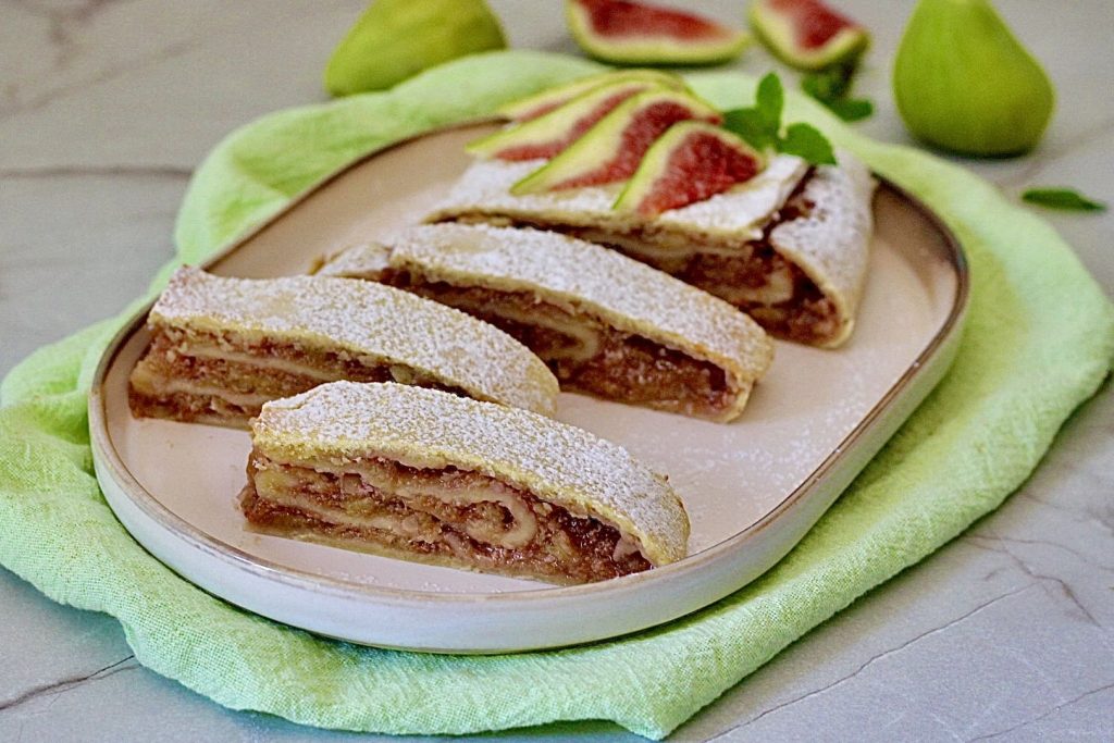 Rocambole de figo, cada fatia é como um biscoito à mão