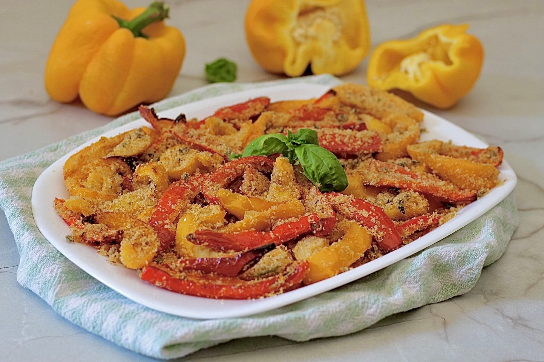 Pimentões gratinados com anchovas e sem queijo, apenas 3 ingredientes para um acompanhamento que arrasa!