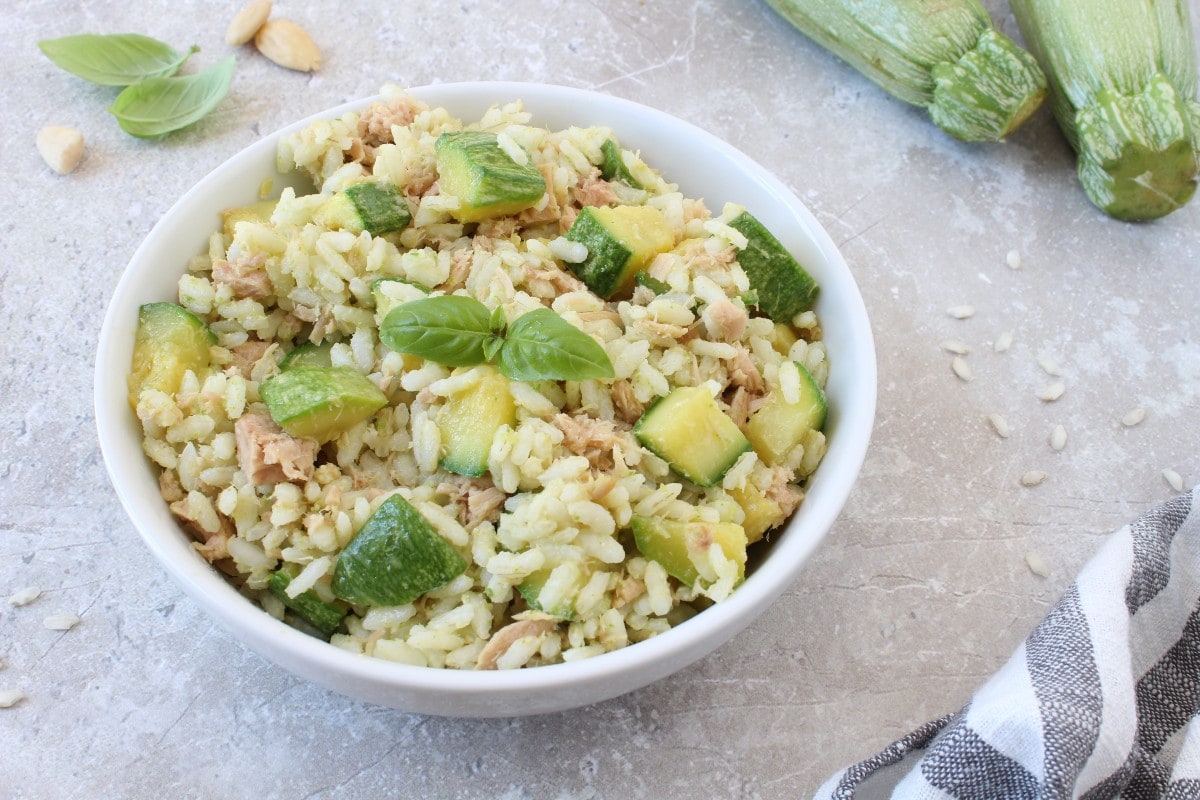 ARROZ FRIO COM ATUM E ABOBRINHAS