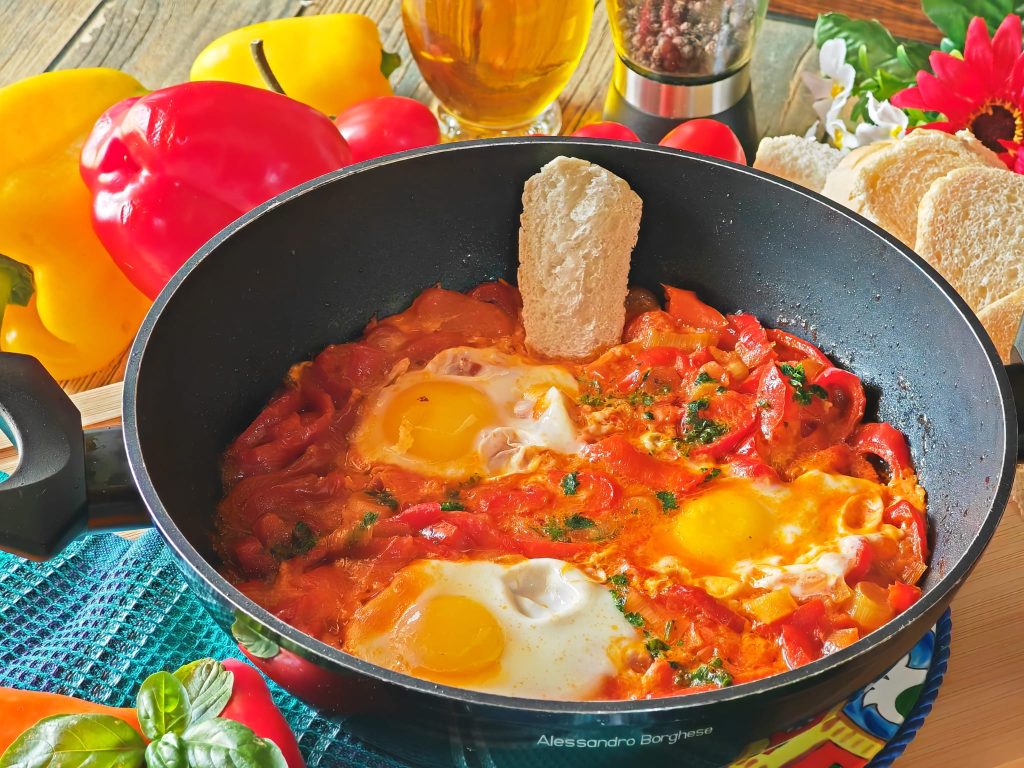 Ovos, pimentões e tomate