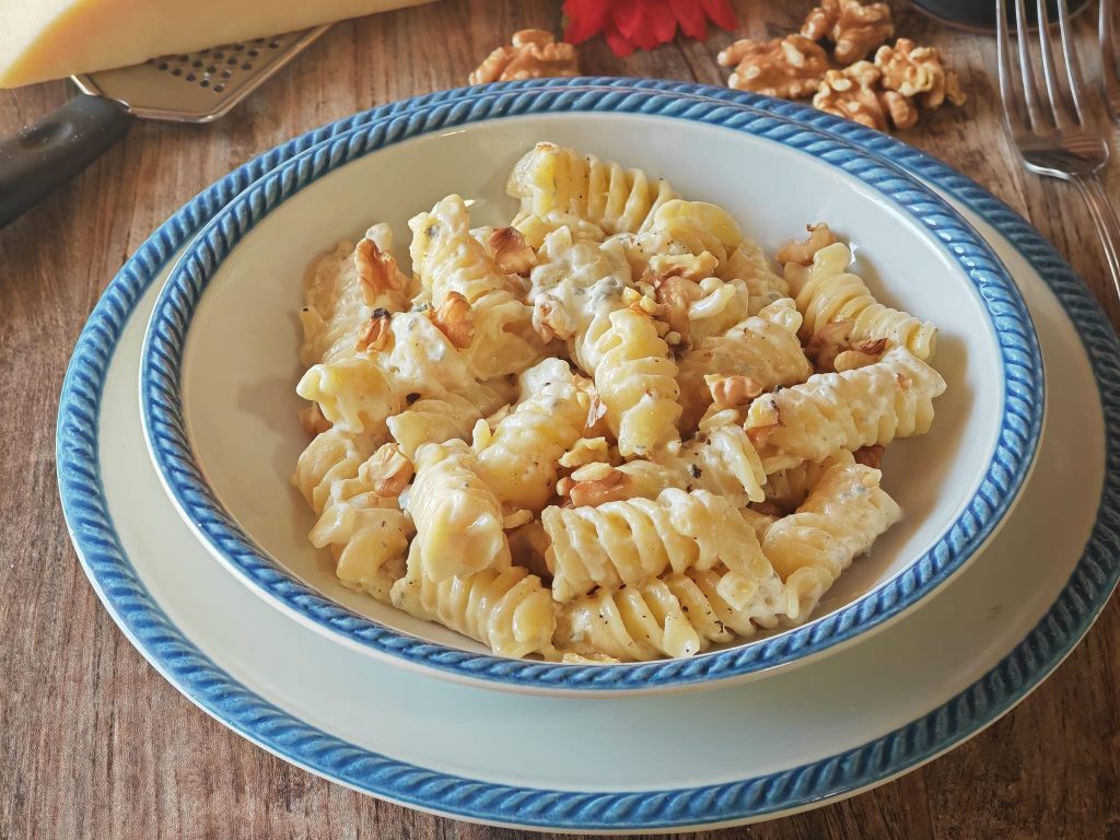 Massa gorgonzola e nozes