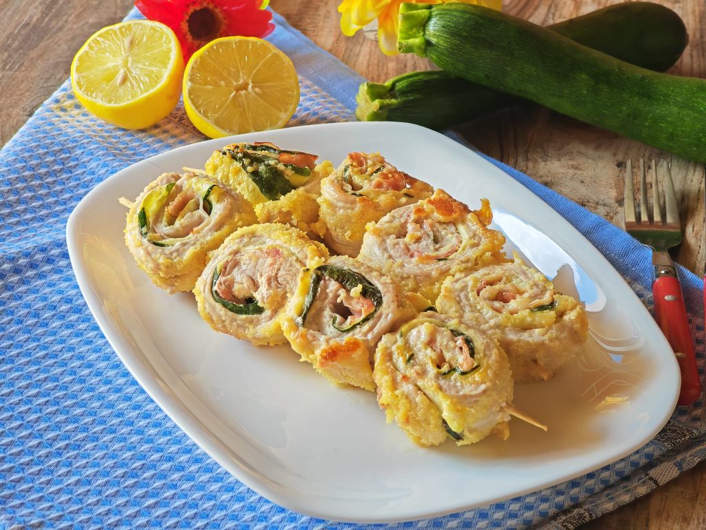 Espetinhos de enroladinhos de peru