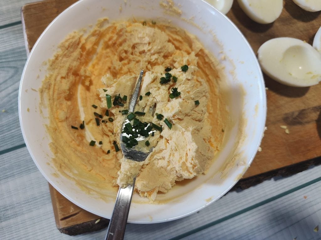 Ovos recheados com salmão