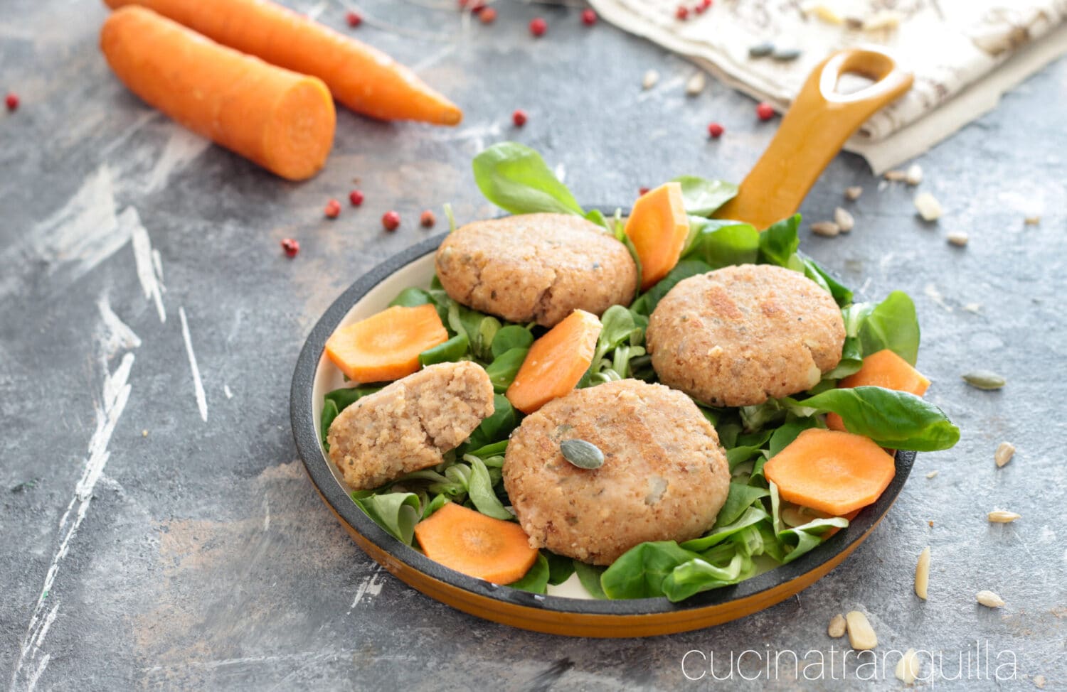 Mini hambúrguer de salmão