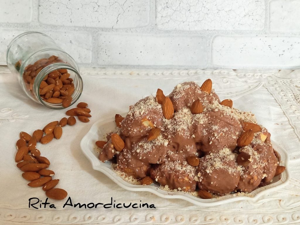 Profiterole branco e preto com torrone