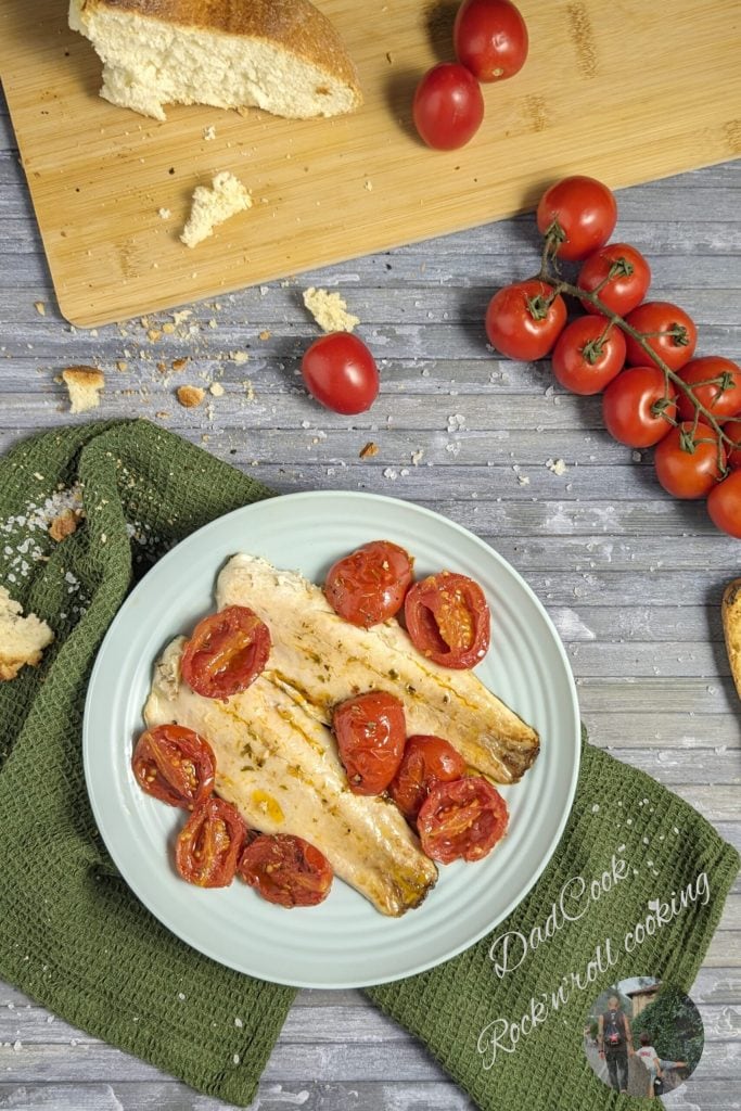 Tainha na frigideira com tomatinhos