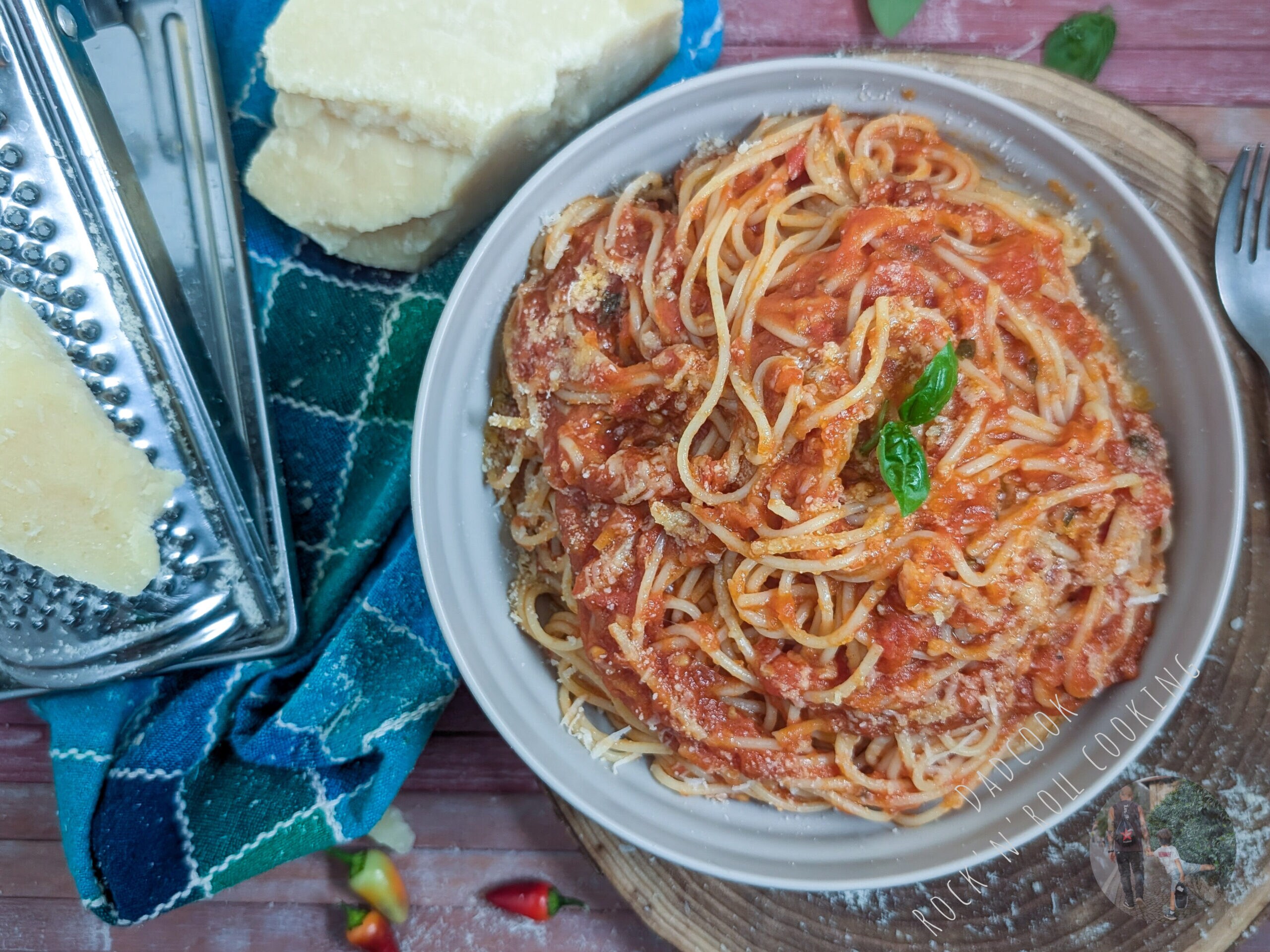 Espaguete com tomate fresco “assado”: um toque gourmet para um clássico atemporal