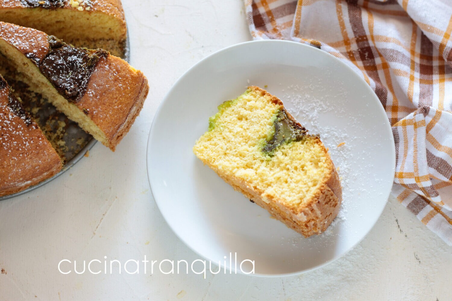 Bolo nua com pistache e coco sem lactose delicioso