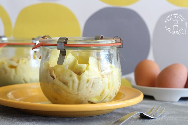 Lasanha à carbonara em cozimento a vapor no pote