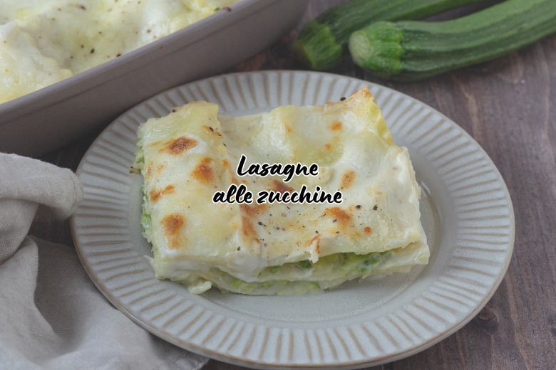 Lasanha de abobrinha com molho branco e mussarela