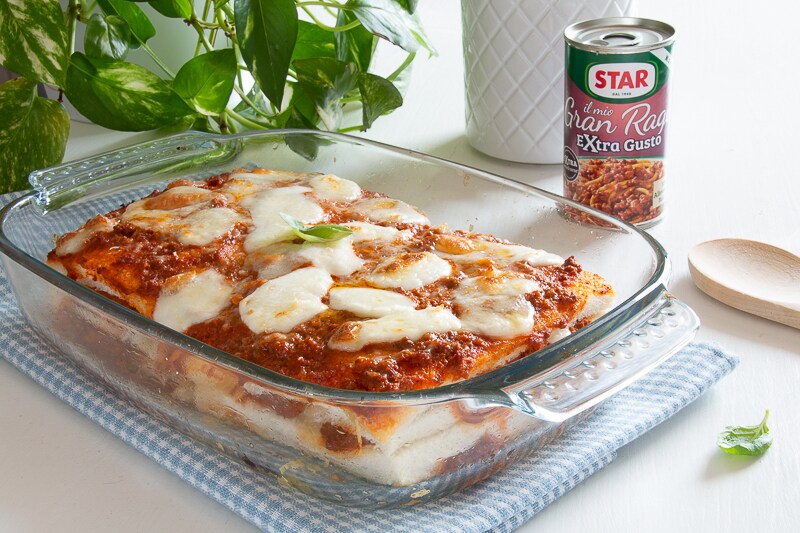 Lasanha de pão ao molho à bolonhesa