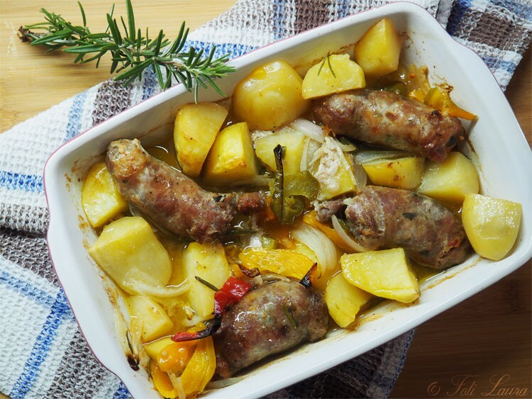 Pimentões com batatas e linguiça ao forno: o segundo prato rústico que cheira a casa