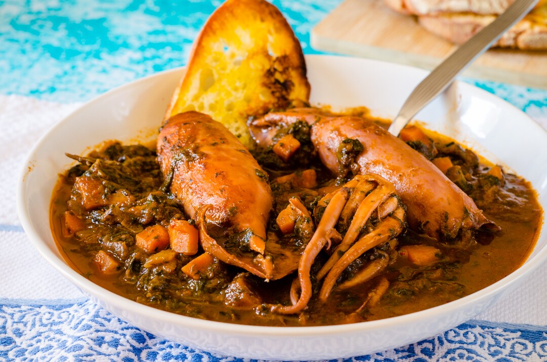 Lulas em zimino ao molho com acelga e tomate