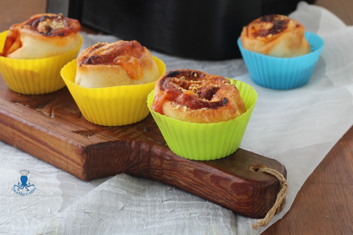 Muffin à pizzaiola na fritadeira sem óleo, com massa de pizza