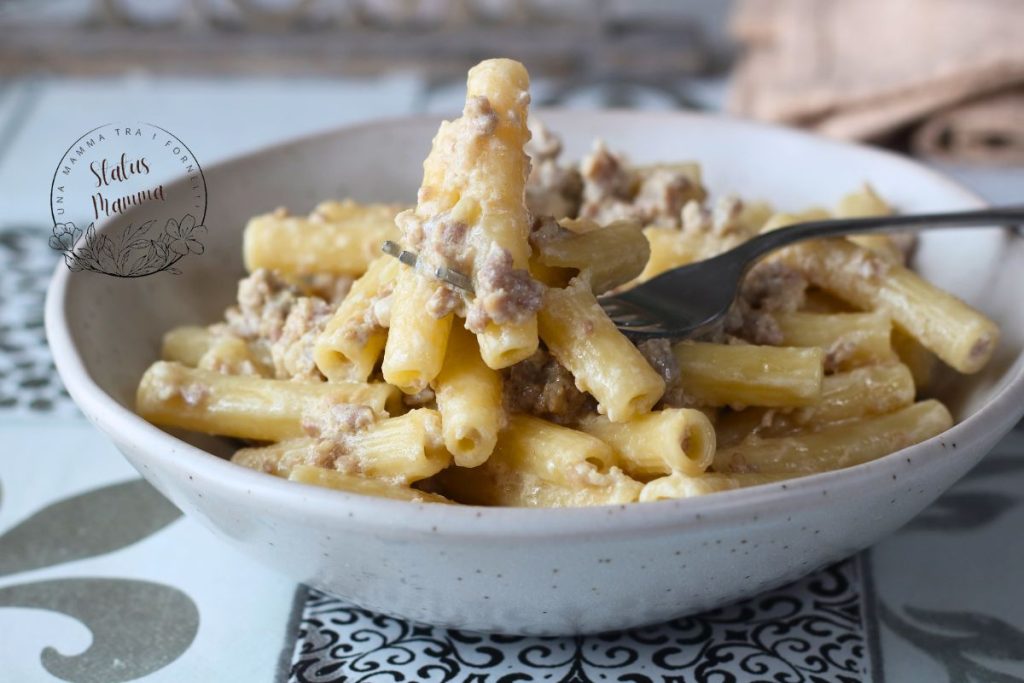 Macarrão com Linguiça e Creme de Leite: Receita Fácil com e sem Bimby