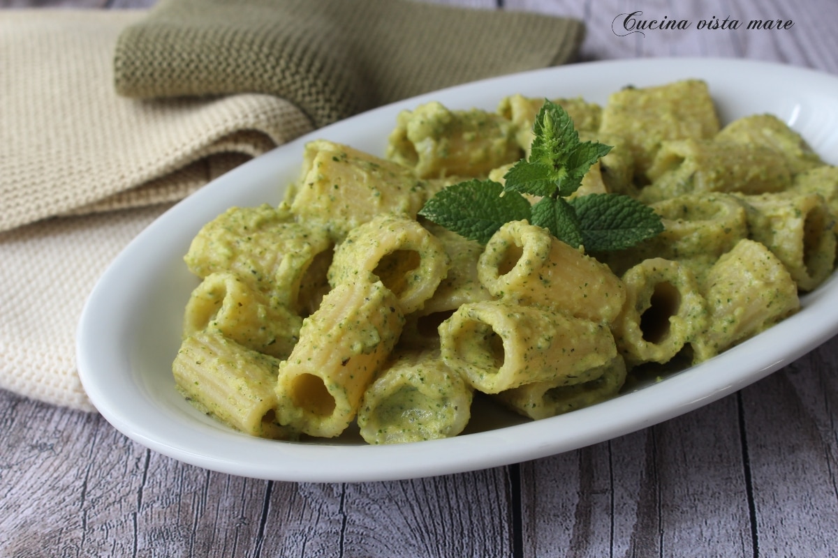 Macarrão com abobrinha e açafrão